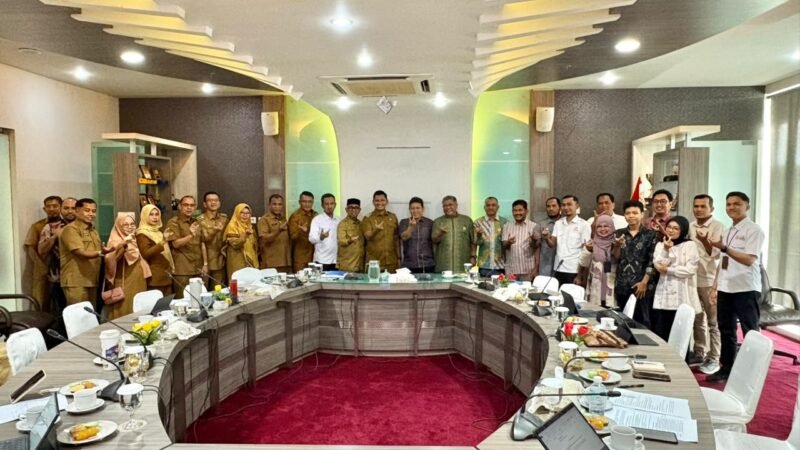 Wakil Wali Kota Banda Aceh, Afdhal Khalilullah, saat membuka Focus Group Discussion (FGD) pengembangan sistem koperasi desa digital bersama tim peneliti Universitas Syiah Kuala, Selasa (6/10/2026).