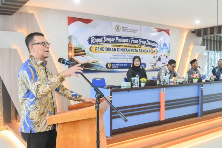 Wakil Ketua DPRK Banda Aceh, Dr. Musriadi, S.Pd., M.Pd.,  disampaikannya saat membuka Focus Group Discussion (FGD) Draf Kurikulum Pendidikan Diniyah Kota Banda Aceh  di Aula Kantor DPRK Banda Aceh, Kamis (8/10/2026).