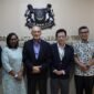 Wali Nanggroe Aceh, Teungku Malik Mahmud Al-Haythar, bertemuan bilateral bersama Konsul Jenderal Republik Singapura, Dr. Edmund Chia, di Kantor Konsulat Jenderal Singapura di Medan, Rabu (14/10/2026).