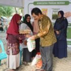 Wali Kota Illiza Saaduddin Menghadiri Pasar Murah yang bertempat di Halaman Masjid Bani Salim, Gampong Lampaseh Kota, Sabtu (24/10/2026).