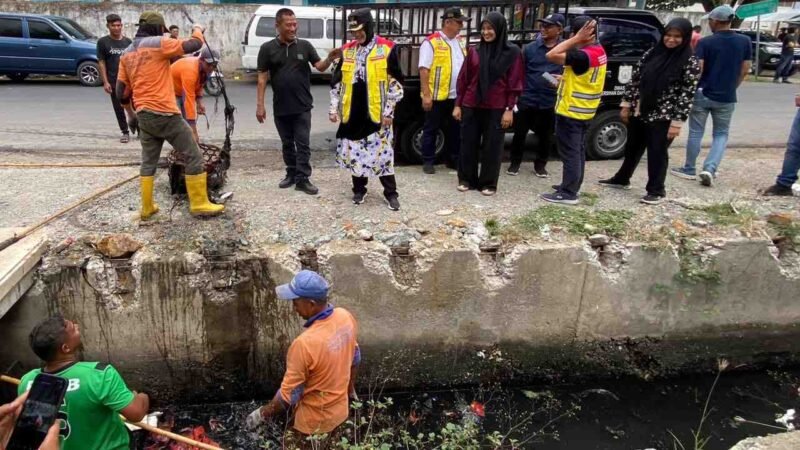 Wali Kota Banda Aceh Illiza Sa’aduddin Djamal meninjau sejumlah titik pembangunan dan pemeliharaan infrastruktur tersebut, Jumat (2/10/2026).
