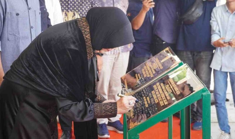 Wali Kota Banda Aceh Illiza Sa’aduddin Djamal,meresmikan dua Pos Pengawasan Satuan Polisi Pamong Praja dan Wilayatul Hisbah (Satpol PP-WH). Sabtu(03/10/2026) 