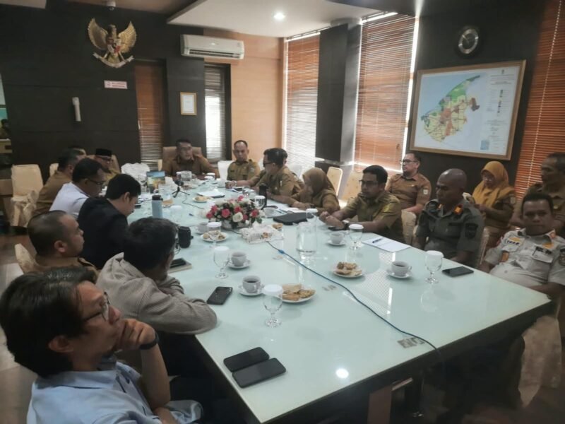 Rapat dipimpin Sekretaris Daerah Kota Banda Aceh Jalaluddin dan dihadiri sejumlah Kepala OPD terkait, senin ( 05/10/2020).