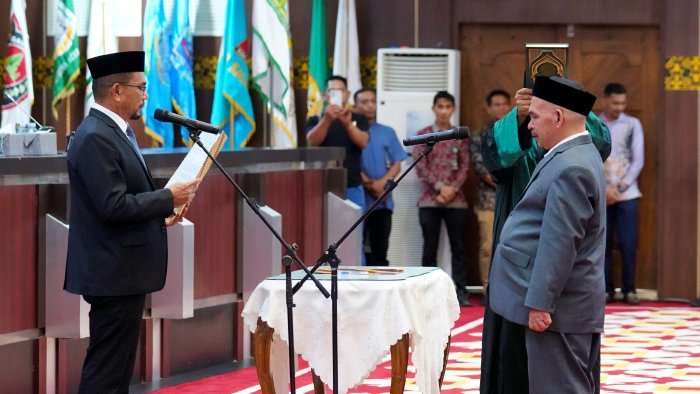 Zaini Bakri seusai dilantik sebagai anggota DPRA untuk ketiga kalinya, Kamis (8/10/2026). Lem Zaini dilantik melalui mekanisme Penggantian Antarwaktu (PAW) untuk melanjutkan sisa masa jabatan periode 2024-2029, menggantikan Mawardi Basyah.