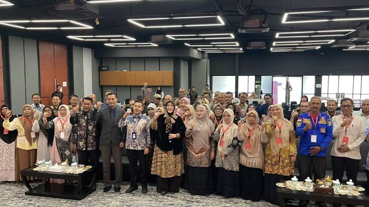 Wali Kota Banda Aceh, Illiza Sa'aduddin Djamal resmi buka Bimbingan Teknis Persiapan Purna Tugas bagi 65 (ASN) yang akan memasuki masa pensiun. Kegiatan berlangsung di Aula Hotel Rasamala, Kamis (15/10/2026)
